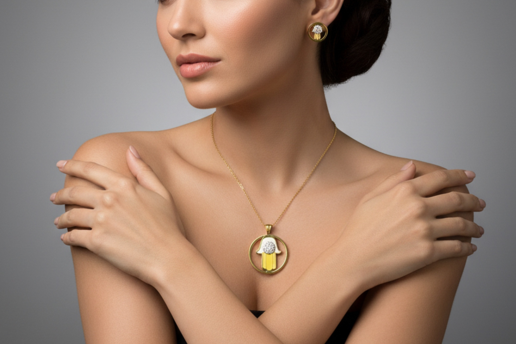 COLLAR y PANTALLAS con SÍMBOLO de MANO HAMSA