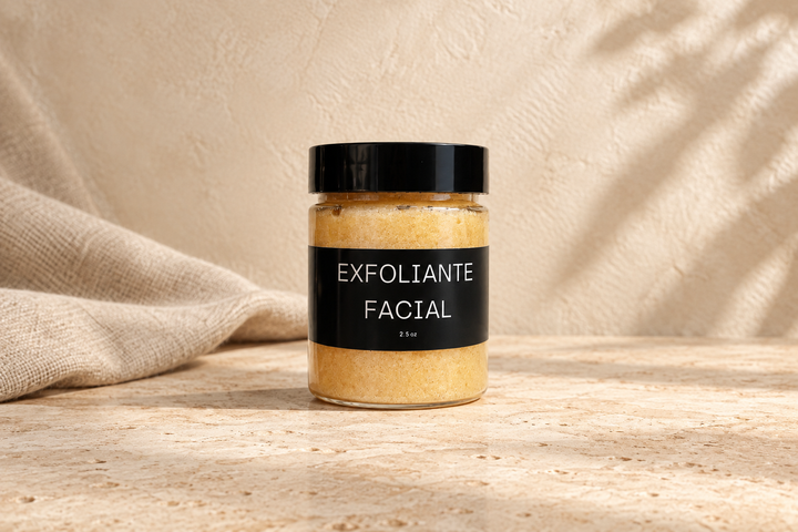 Exfoliante facial sobre fondo boho